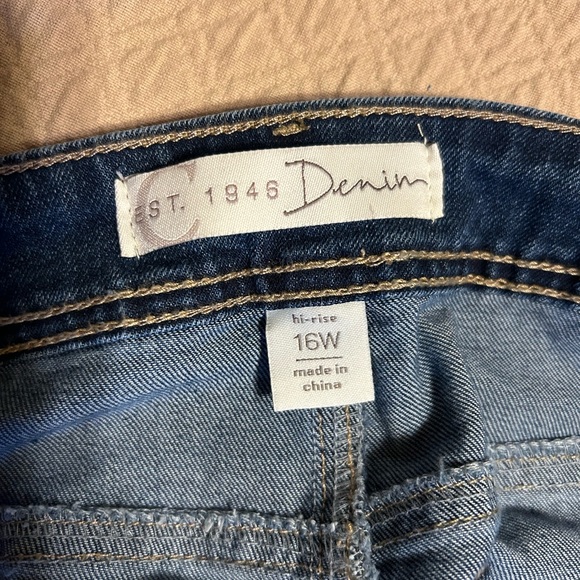 Elegant Dark Blue Flare Jeans with Embellishments - Picture 2 of 4